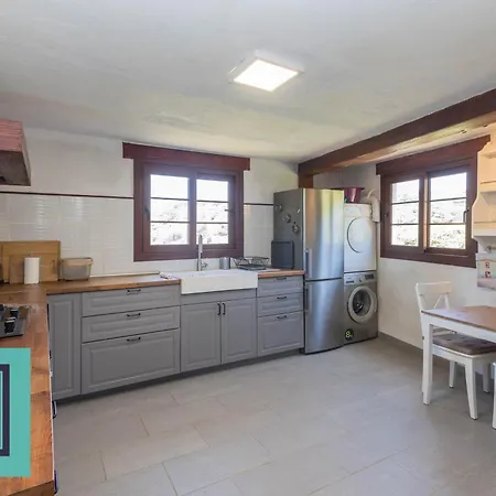 Casa Brumas De Arbejales بيت للعطل *